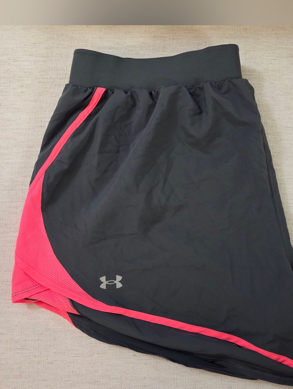 Under Armour Women’s Grey Performance Shorts with Pink Trim. Size 2XL